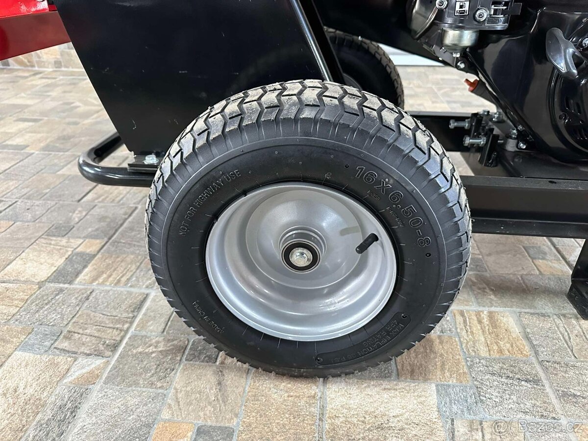 Motorový štěpkovač a drtič větví ATHOS 1007D - 8