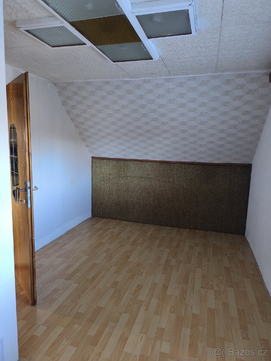 Pronájem podkrovního bytů 2+1 - 8