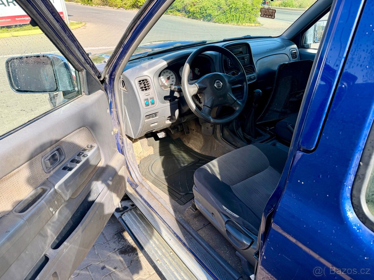 Nissan Navara 2.5D D22 - 8
