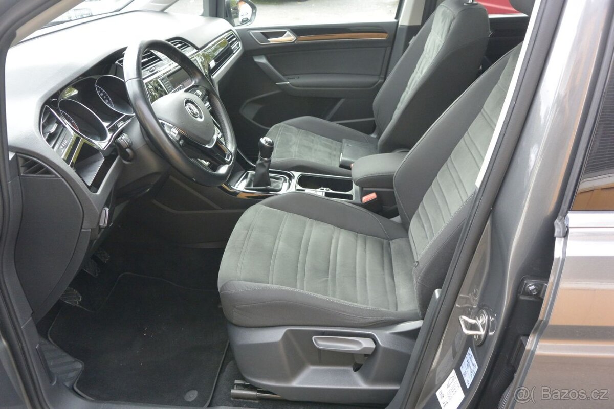 Volkswagen Touran 2.0TDi 110kW PANORAMANAVILED - 8
