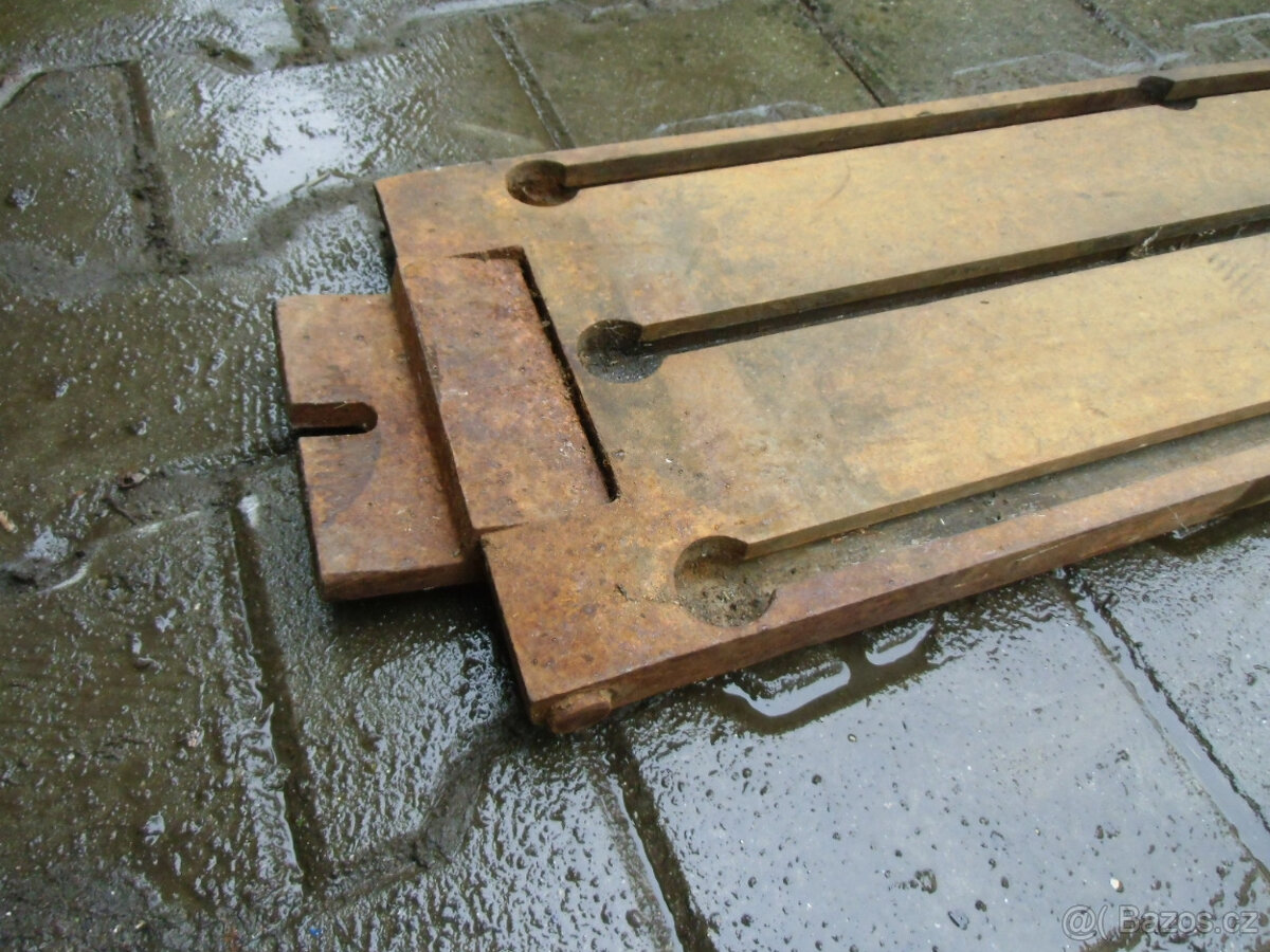 Naklápěcí upínací stůl s drážkami. - 8