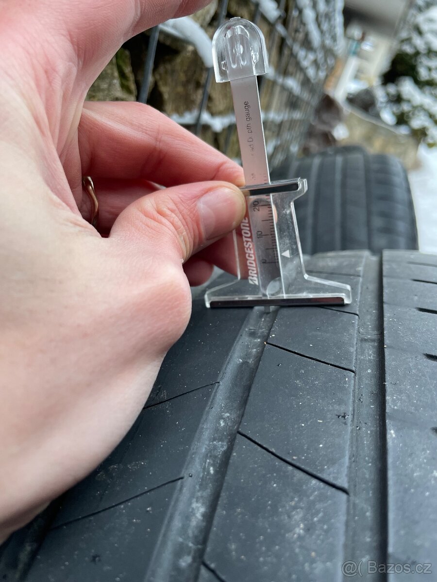 VW Springfield R18, letní Bridgestone 255/45 Multivan - 8