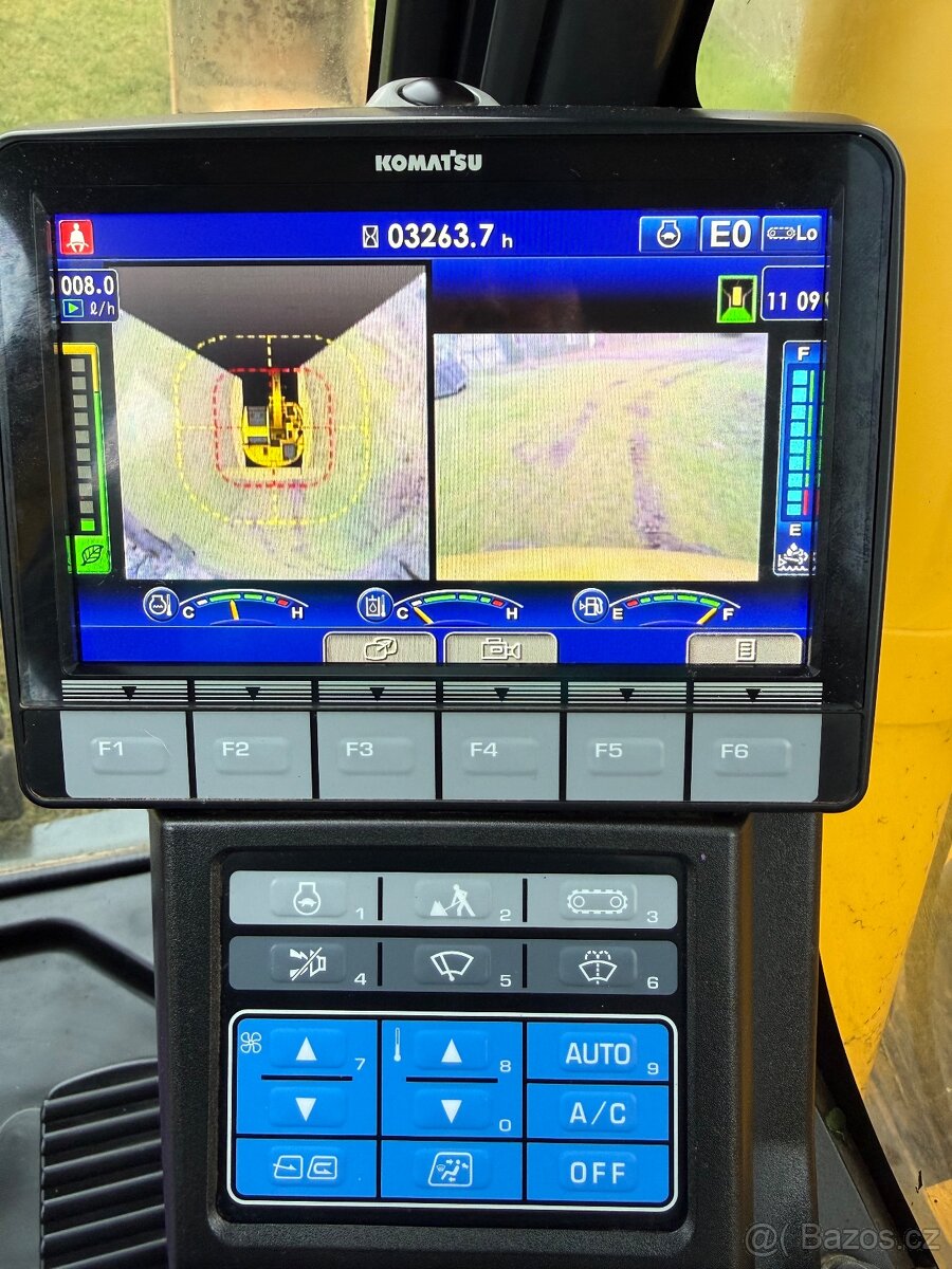 Pásový bagr Komatsu - 8