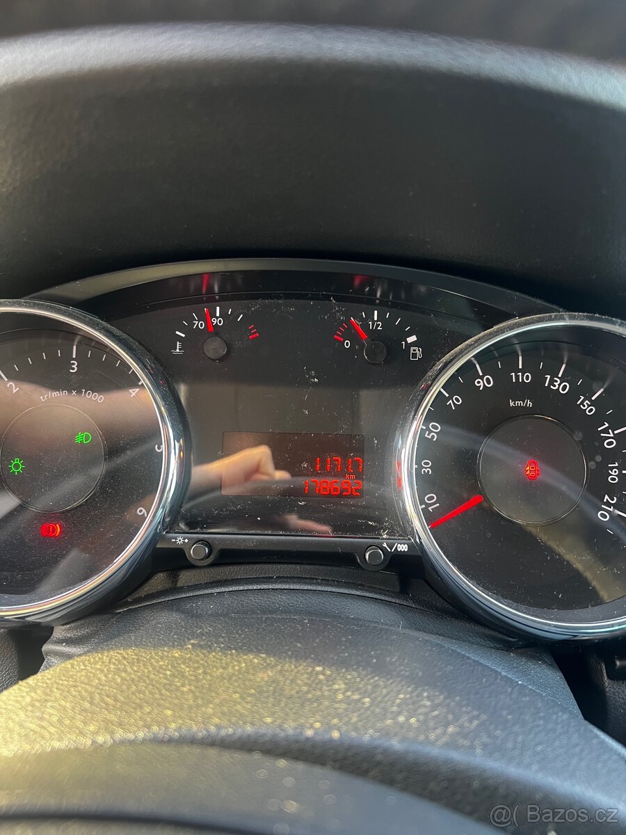 Peugeot 3008 • 1.6 HDi • 82 kW • 2012 - 8