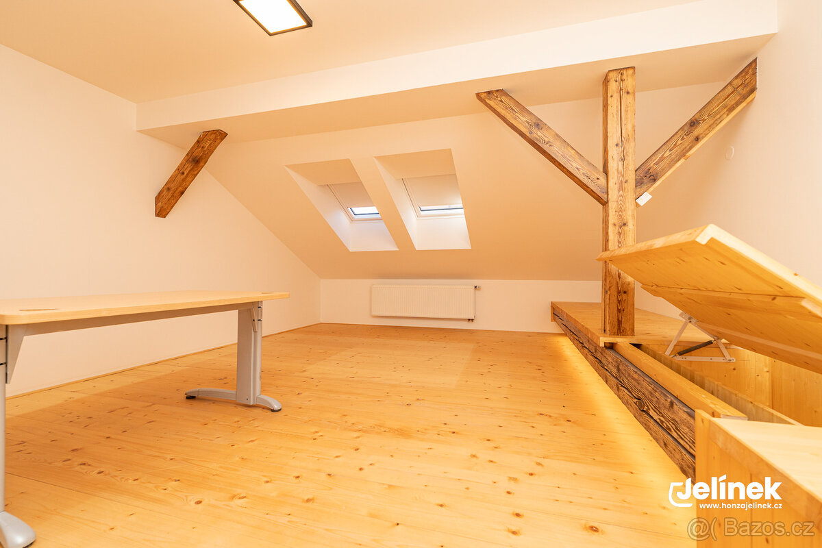 Pronájem prostorného bytu 5+kk po kompletní rekonstrukci se - 8