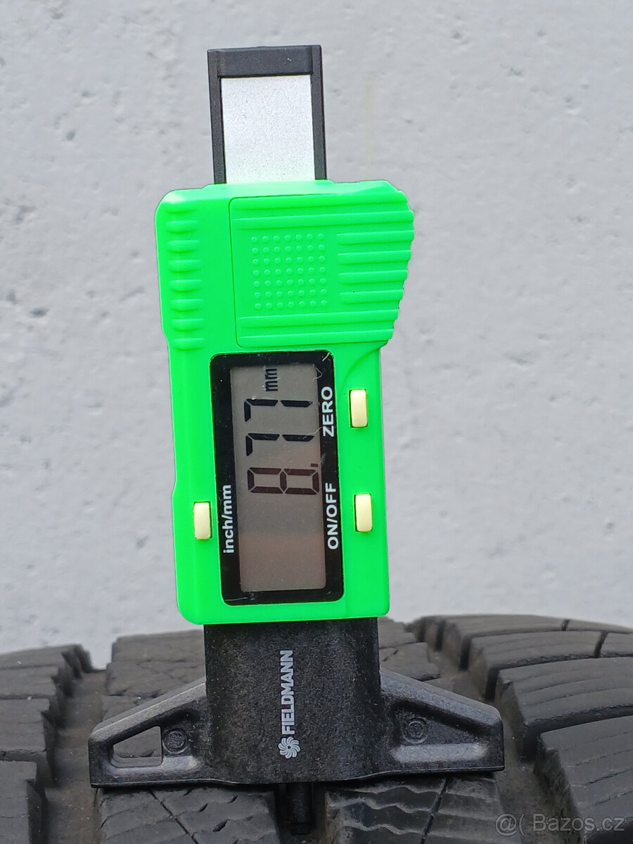 Zánovní zimní orig alu Škoda Superb 215/55/17 vzorek 8mm - 8