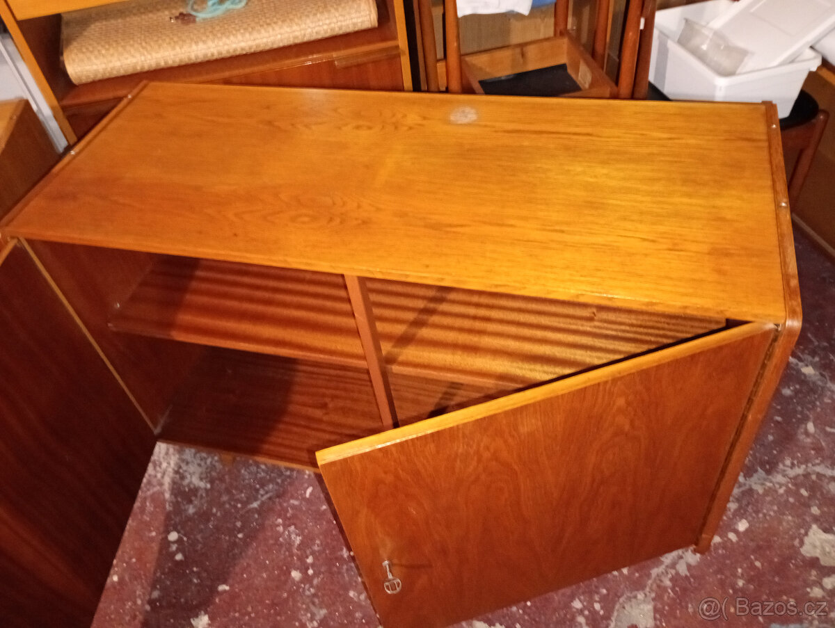 Komoda Jiroutek,dvířka,3ks - 8