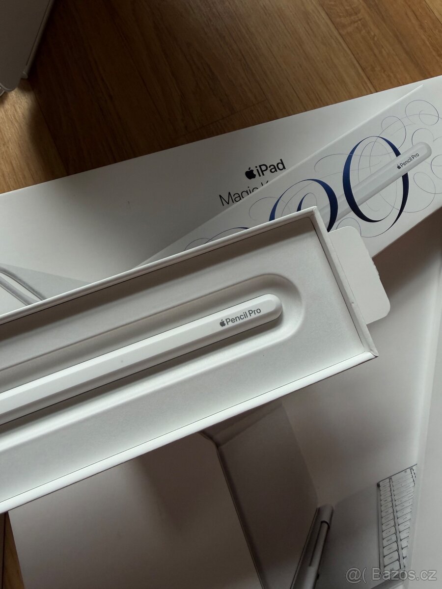 Apple iPad Pro 13” M4 256GB + Magic Keyboard + Pencil Pro - 8