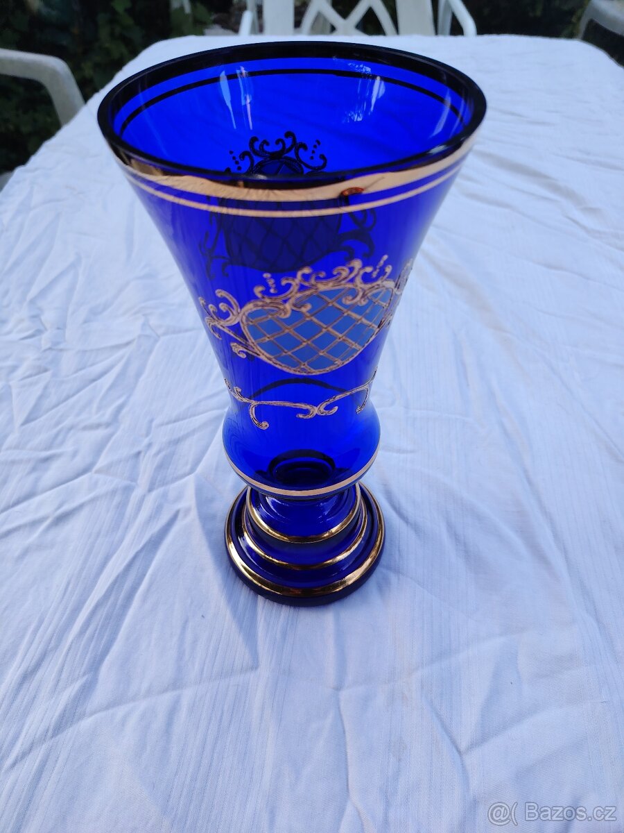 Modrá skleněná váza s ornamentem - 8
