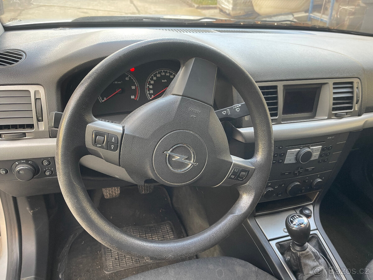 Opel Vectra C Combi 1,9CDTi 88kW rok 11/2005 - 8