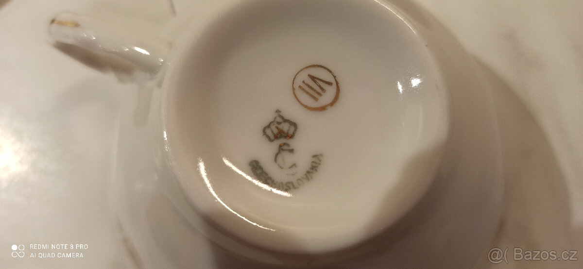 Čtyři šálky s cukřenkou - 8