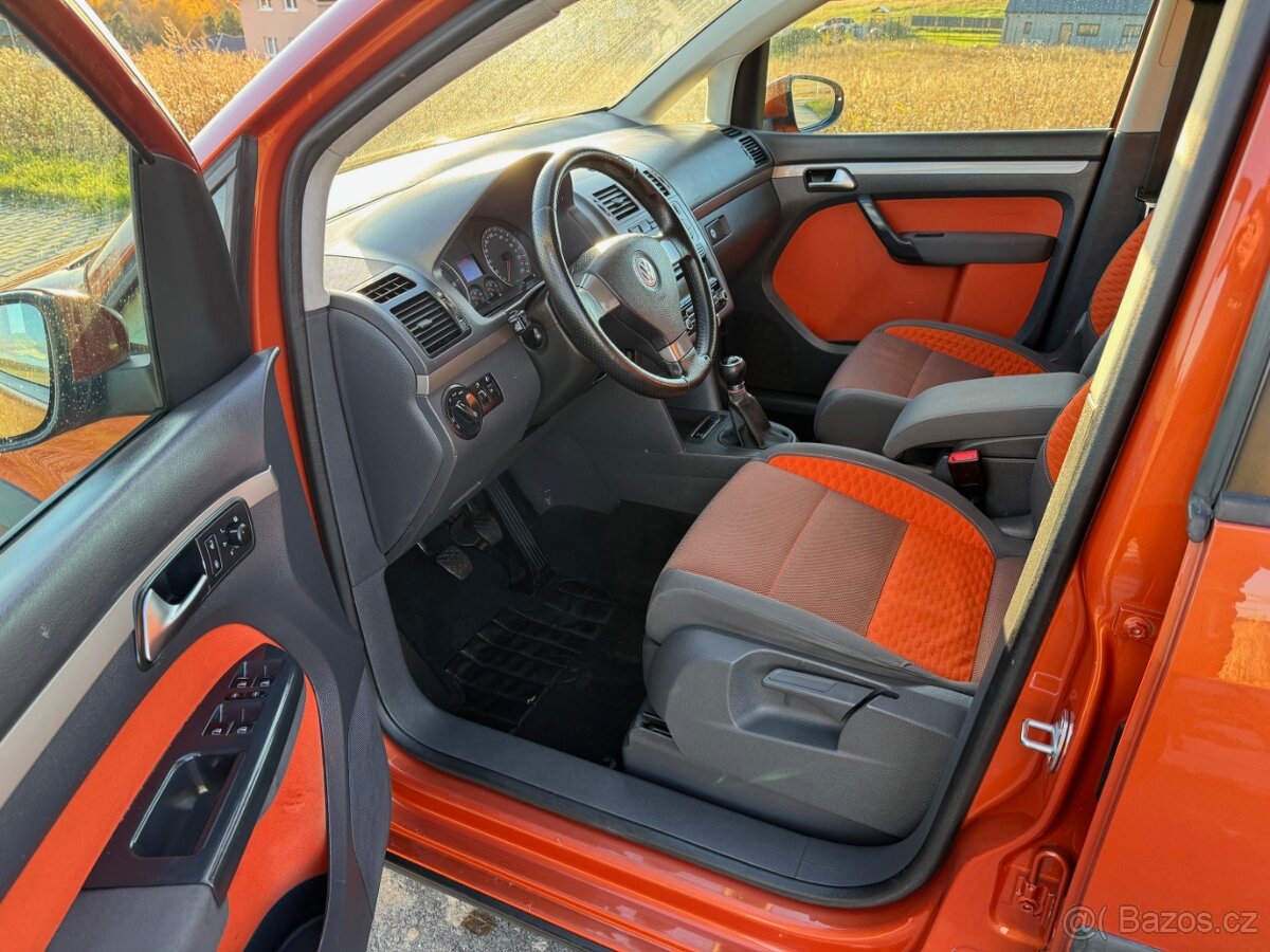 Volkswagen Touran Cross 2.0 TDI 125kW tažné - 8