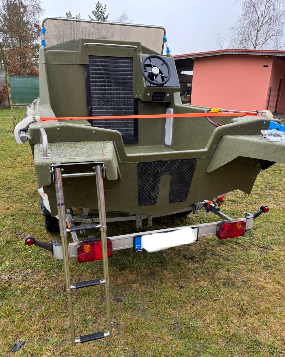 Rybářský Kajutový člun - 8