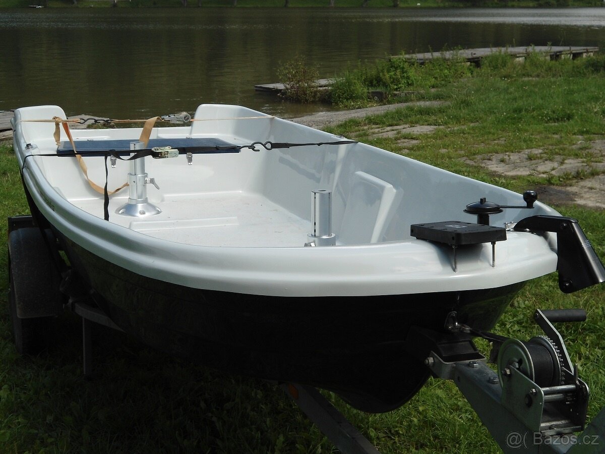 Přívlačový rybářský člun, loď, veslice - 8