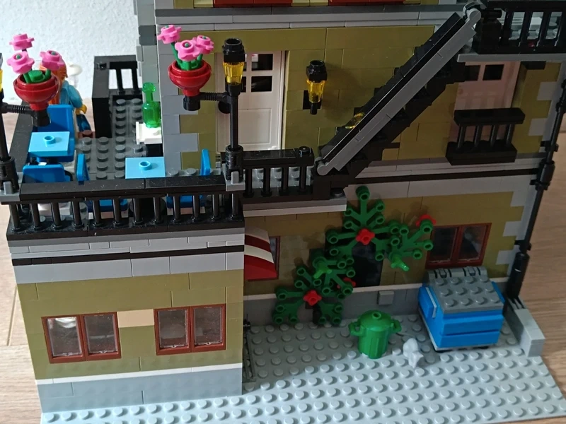 LEGO Creator Expert 10243 Pařížská restaurace - 8