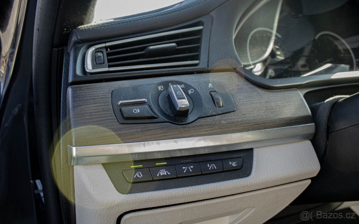 BMW 750i xDrive 2015 - 8