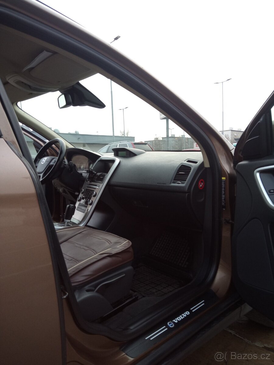 VOLVO XC 60 r. 2009 - 8