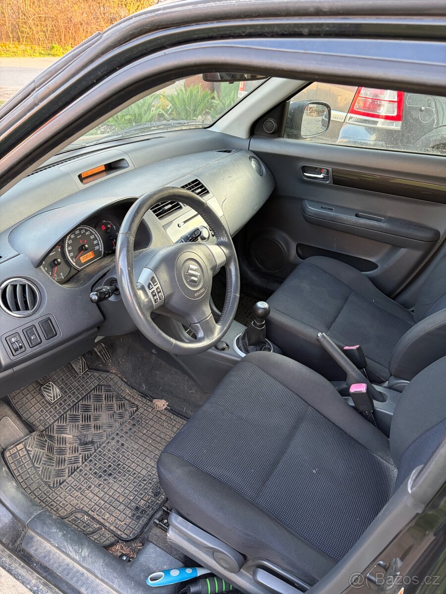 Prodám Suzuki Swift 1.3 68kw - 8