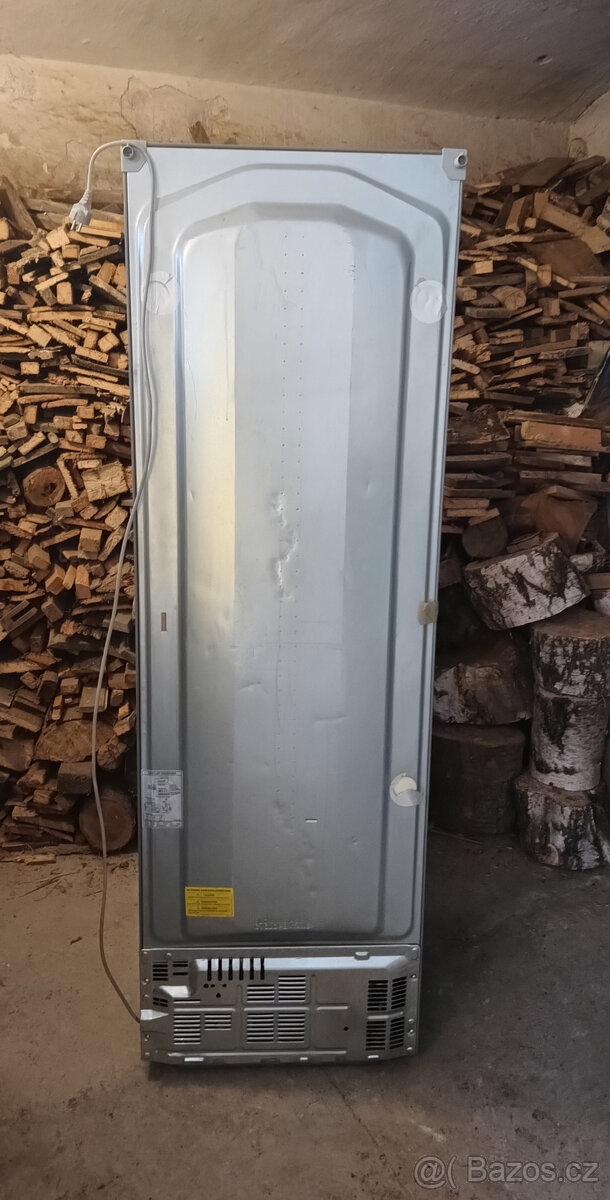 NO FROST CHLADNIČKA S MRAZNIČKOU LG - A++ - 190cm - 8