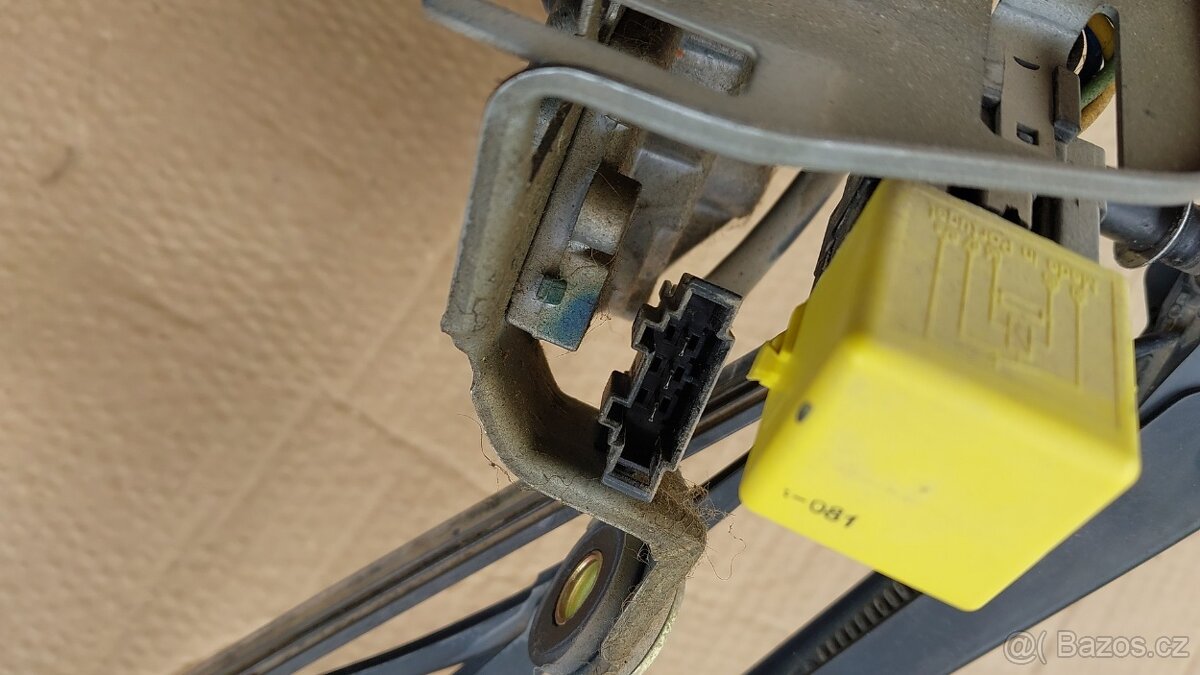 Mercedes ML 163 - Stěrač zadní - 8