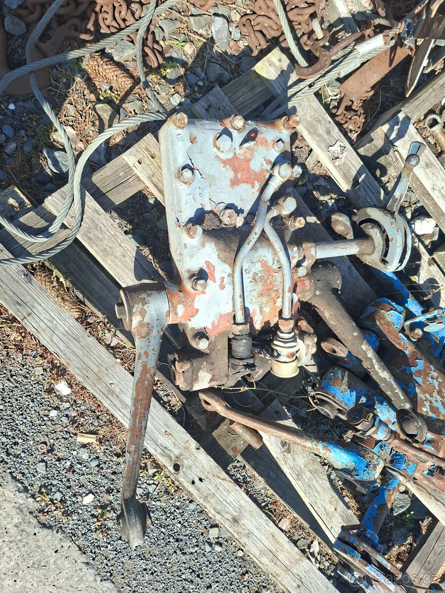 Víko hydrauliky zetor uřI - 8