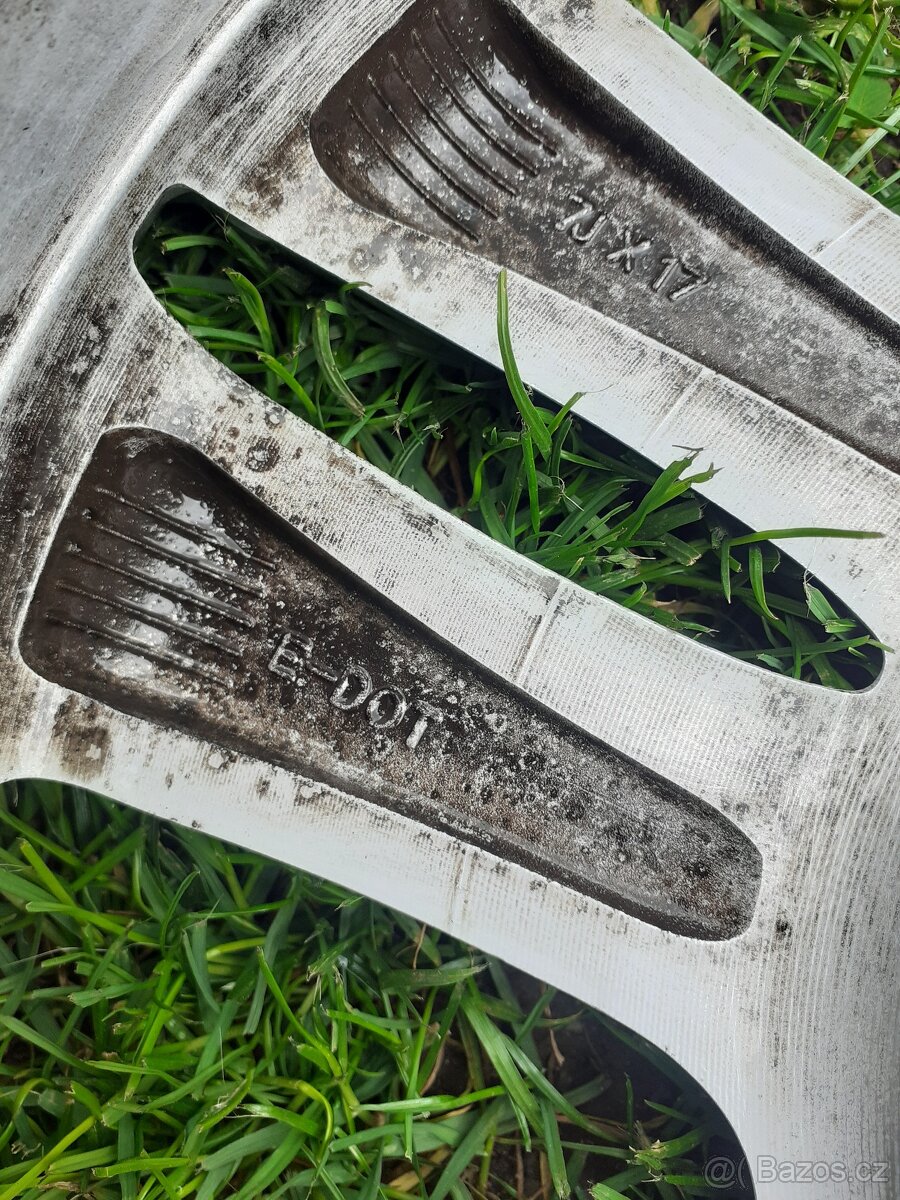 Letní alu sada originál Kia 7Jx17 ET56 - 8