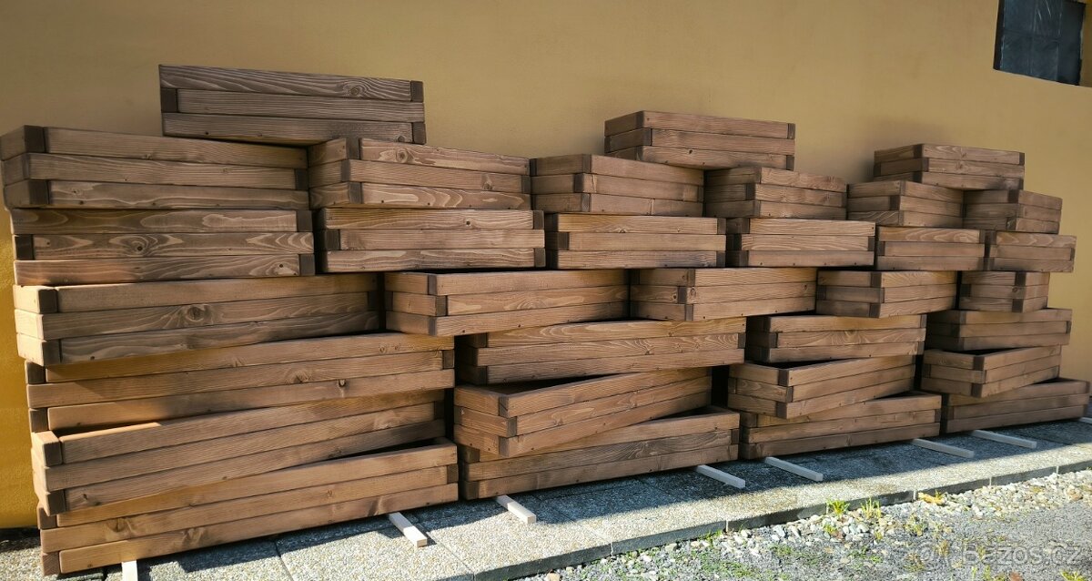 Truhlíky, květináče - 8