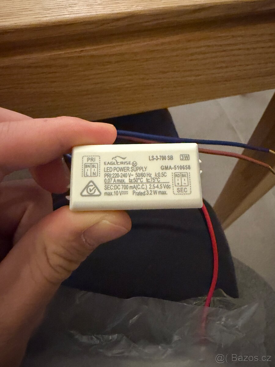 Čtecí nástěnná lampička do dutých stěn - 8