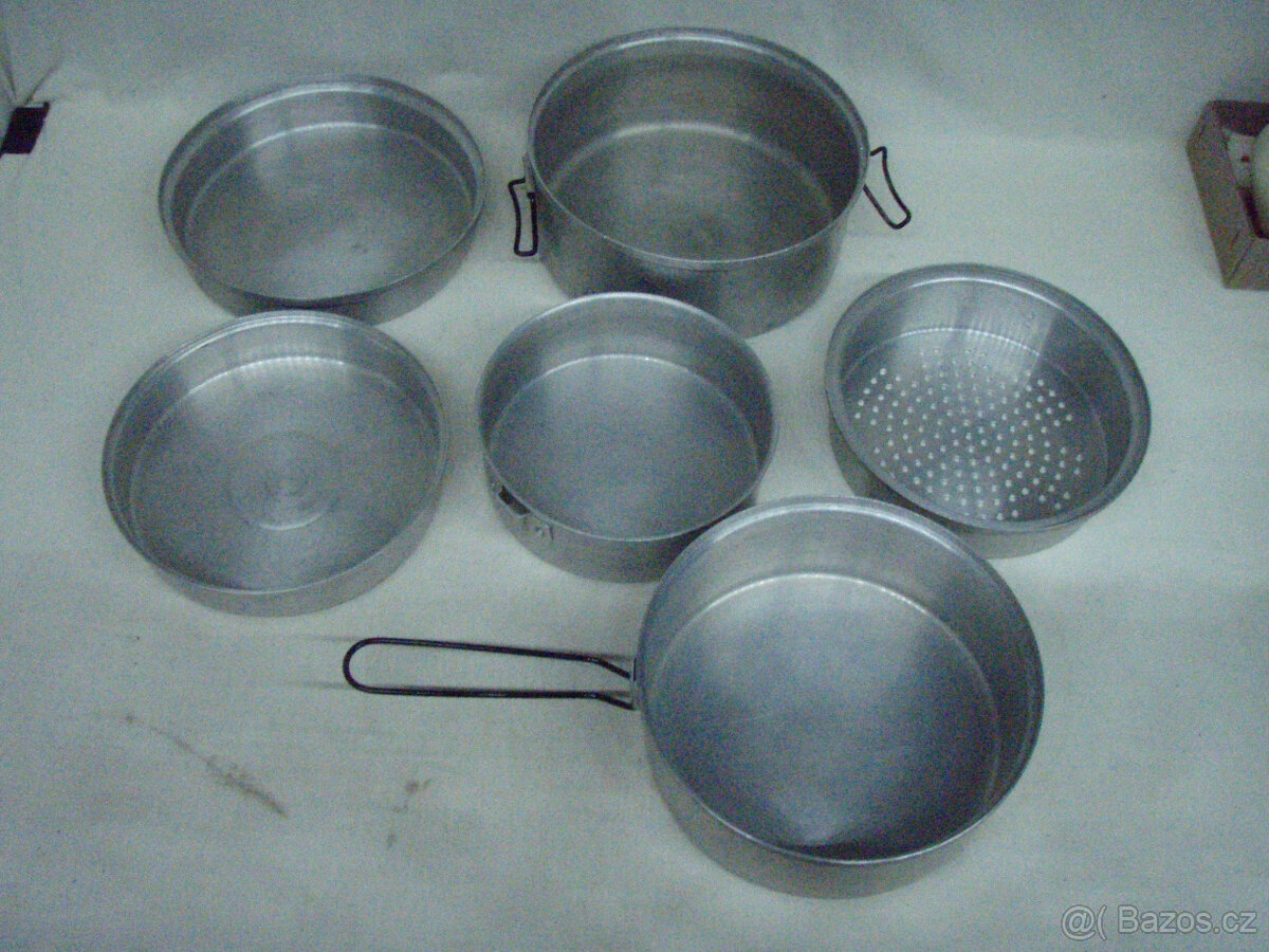 SKLÁDACÍ KEMPINGOVÁ SADA HRNCŮ - 7 v 1 - 8