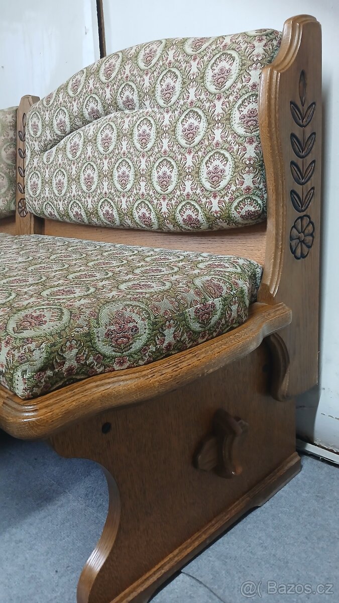 Masivní rohová lavice +2x židle s područ. + rozkládací stůl - 8