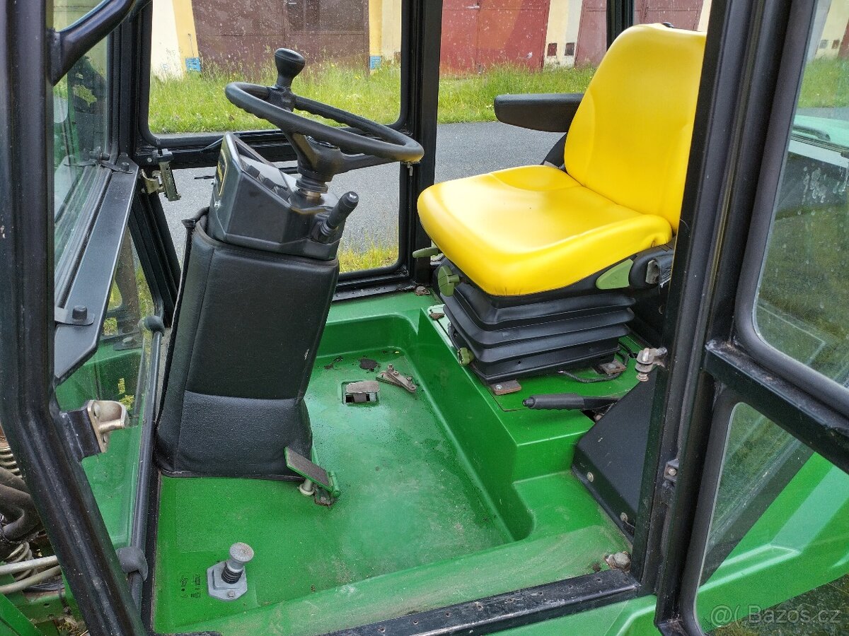 John Deere 1203 vřetenová sekačka - 8