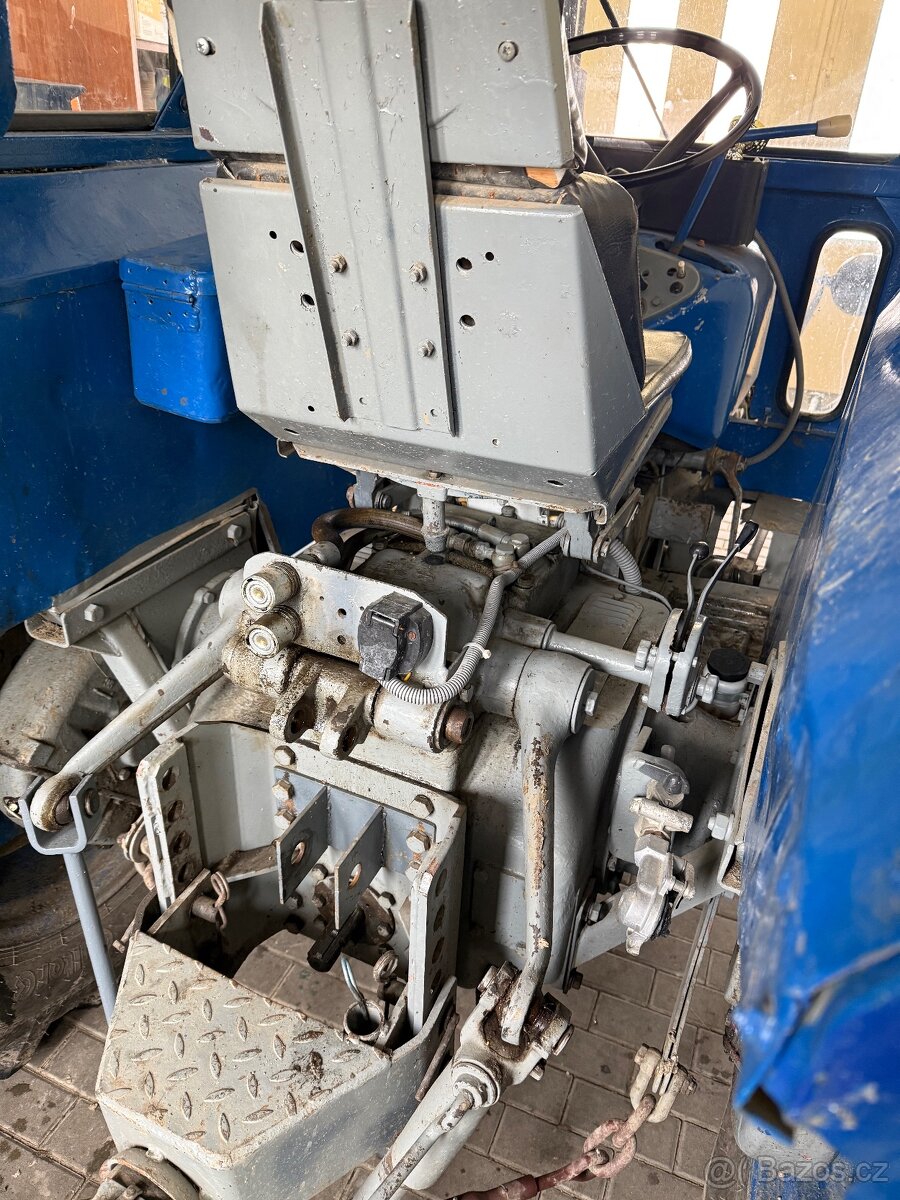 Víko hydrauliky - 8