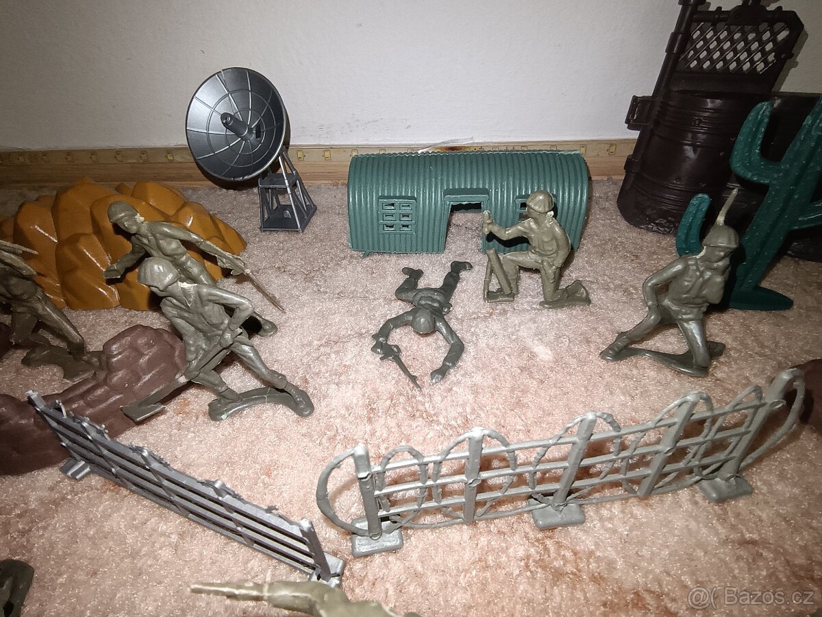 Vojenská sada – vojáčci + vybavení + doplňky (velký set) - 8