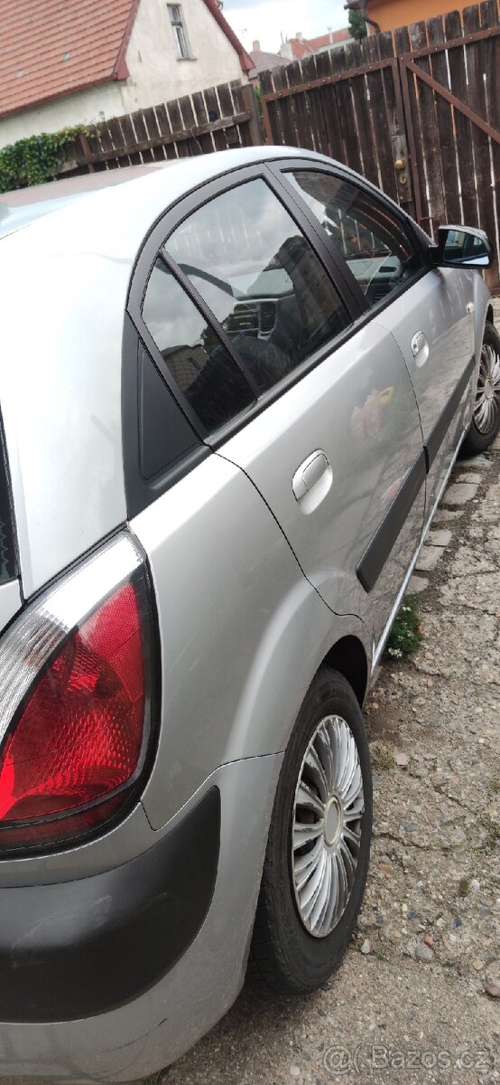 Kia Rio II - 8