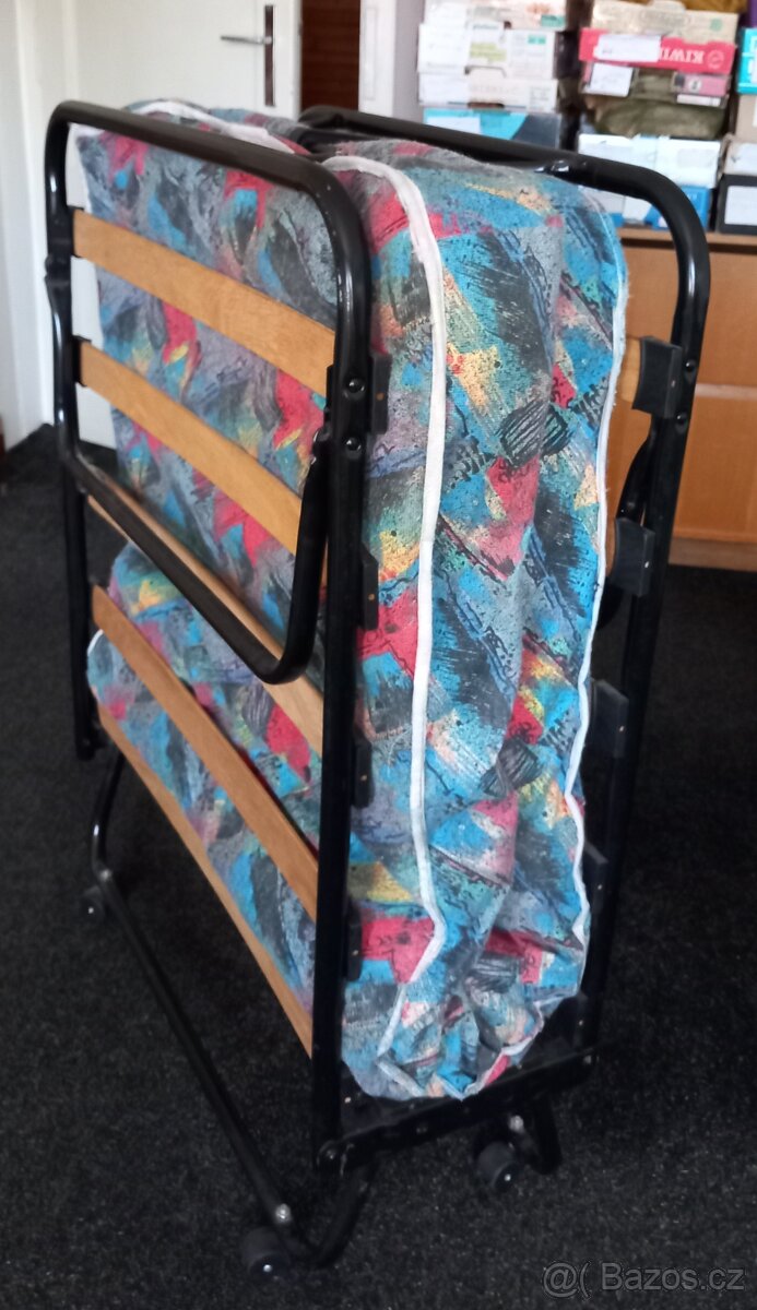 Židle, stůl,dětské židličky,rozkládací postel - 8