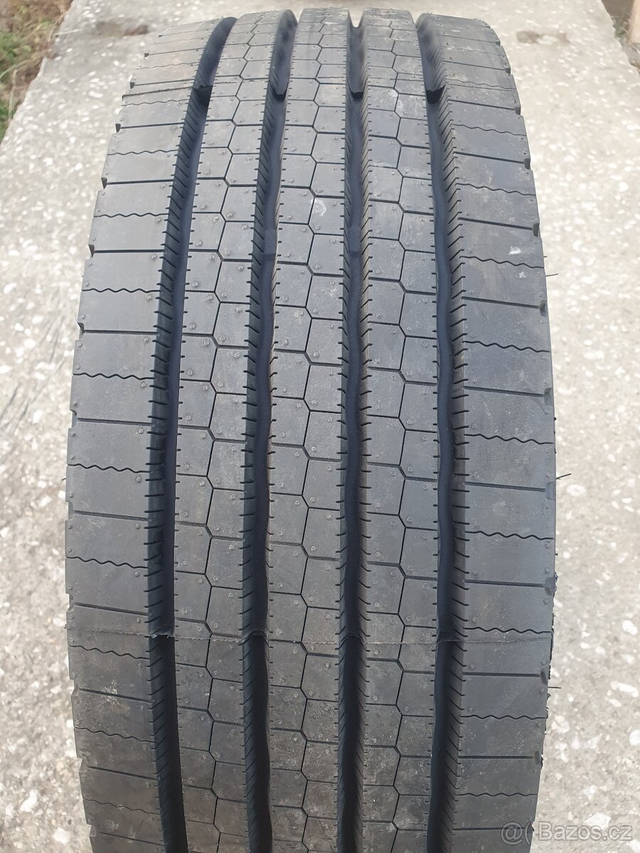 Pneu 265 / 70 R17,5 Přední vodící pneu. - 8