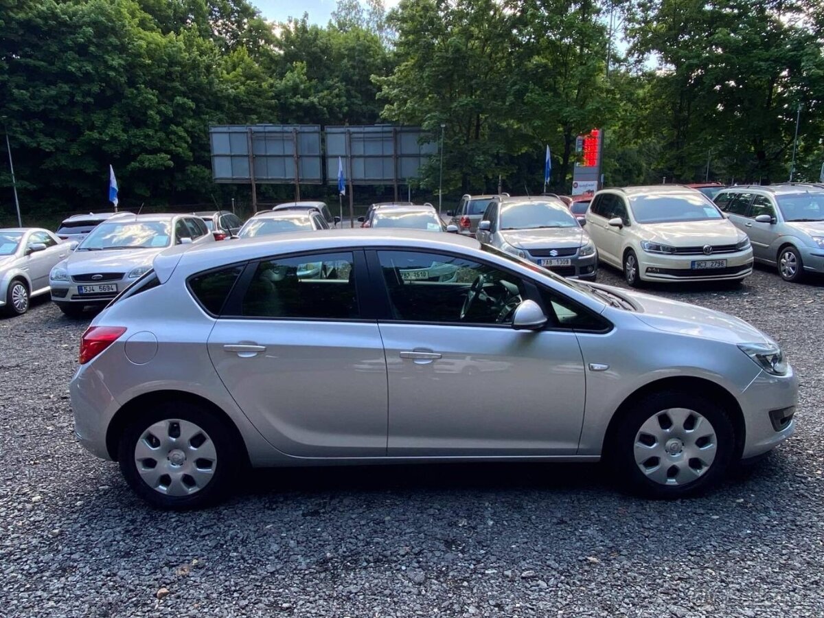 Opel Astra J 1.4i 74kW 1.majitel 78tkm 2015 STK 5/27 - 8