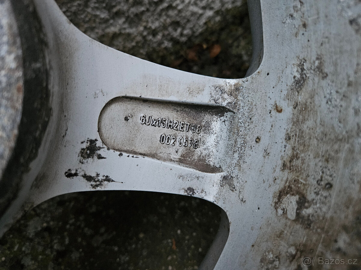 Škoda Octavia 1 ALU kola R15 - 8