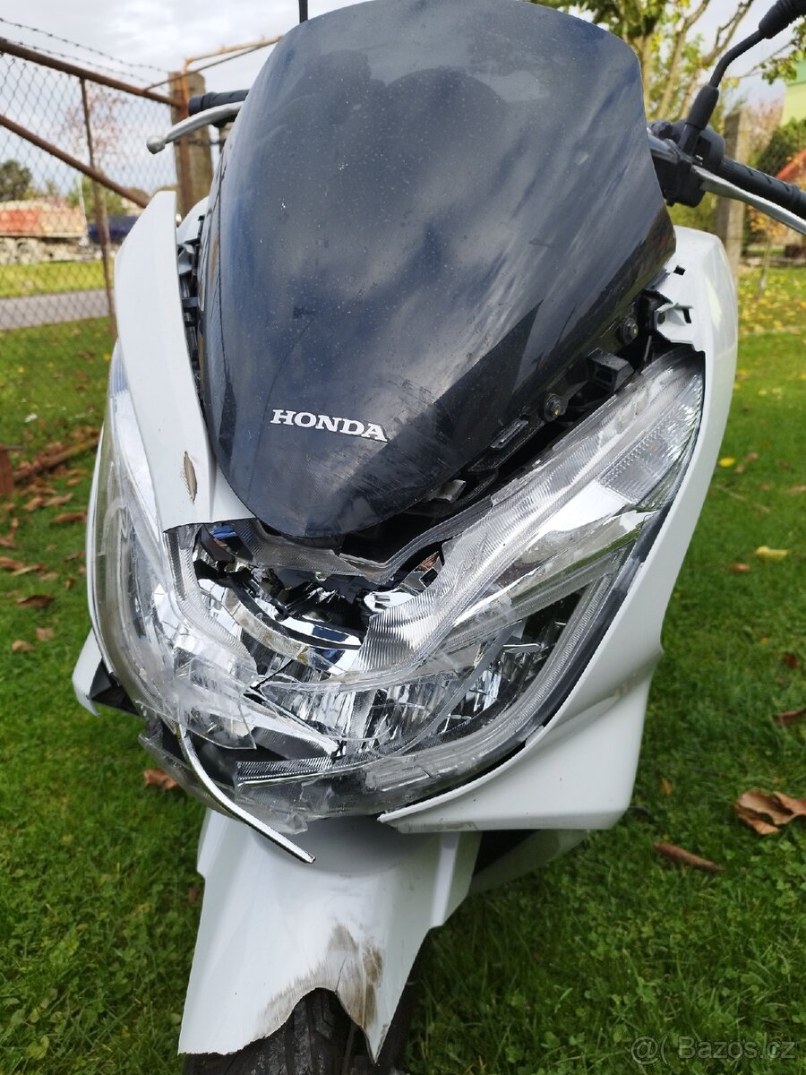 Havarovaný skůtr Honda PCX 125 - 8