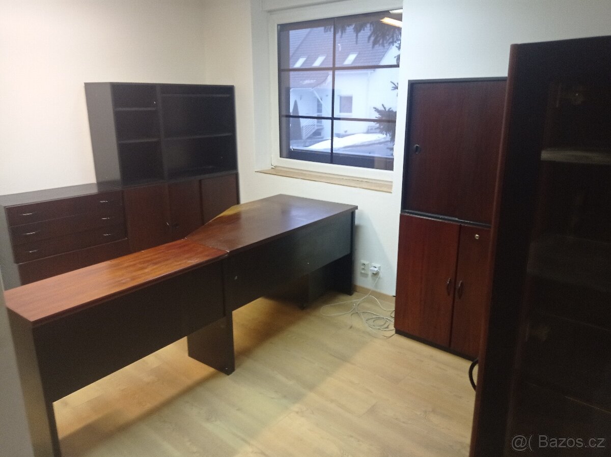 Pracovní kout + obývací stěna, masivní prvky - 8