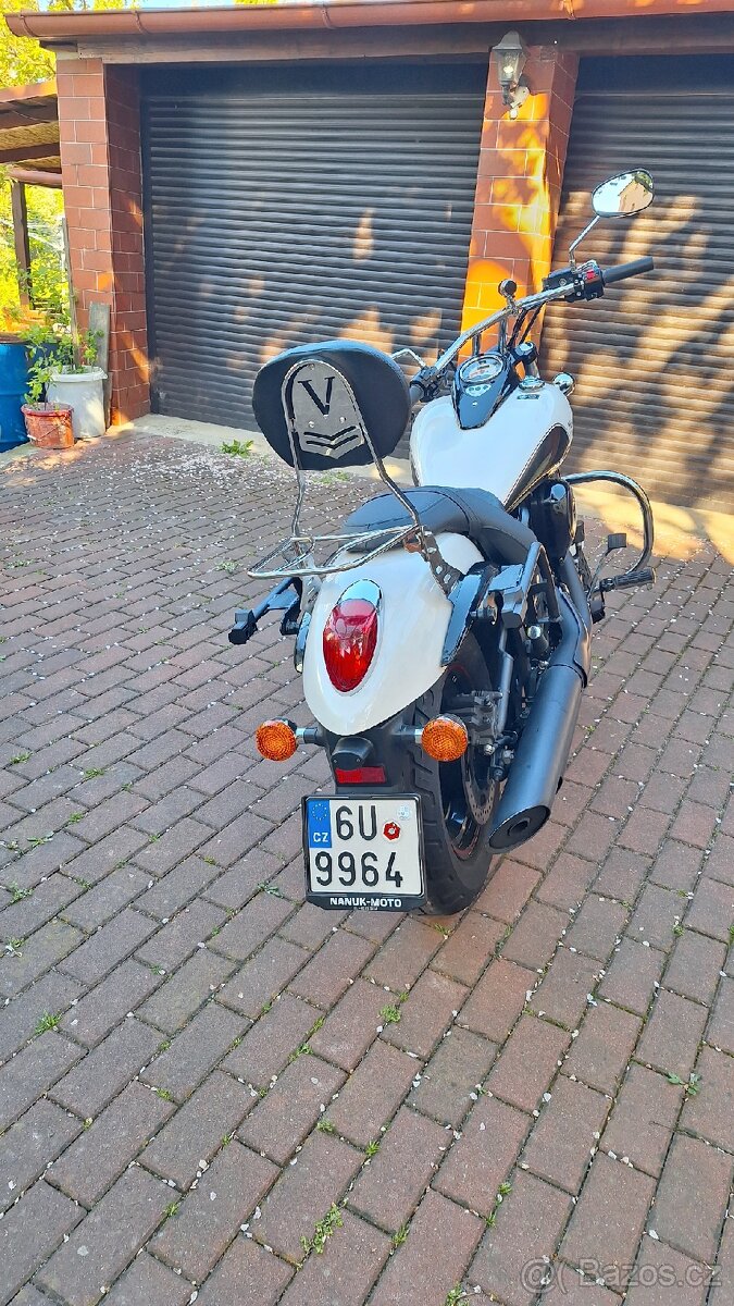 Kawasaki Vulcan 900 Custom - 8