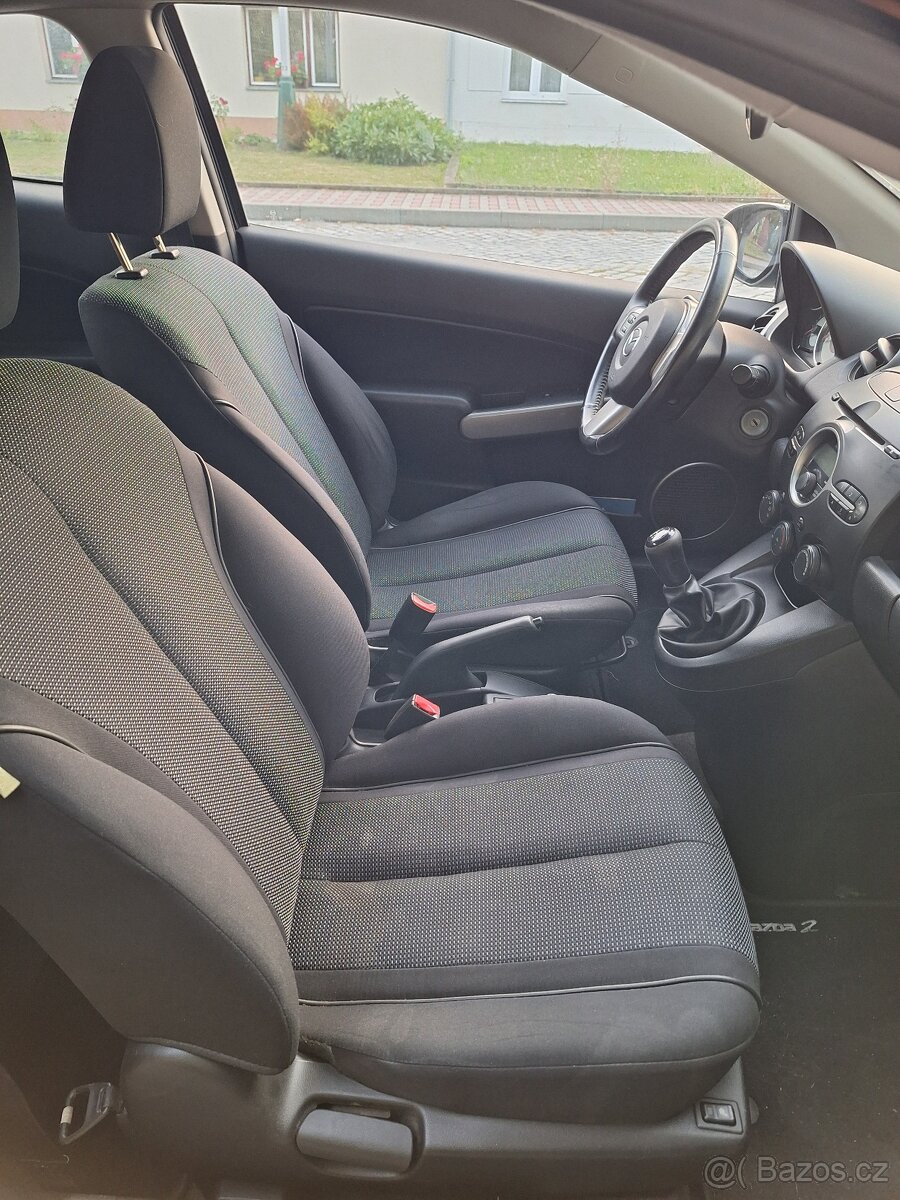 Mazda 2 1.3i + nová STK - 8