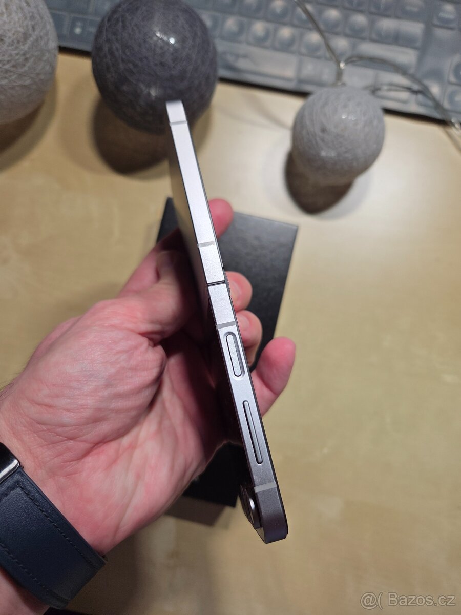 Prodám Galaxy Z Flip 6, 12GB/512GB Silver Shadow - 8