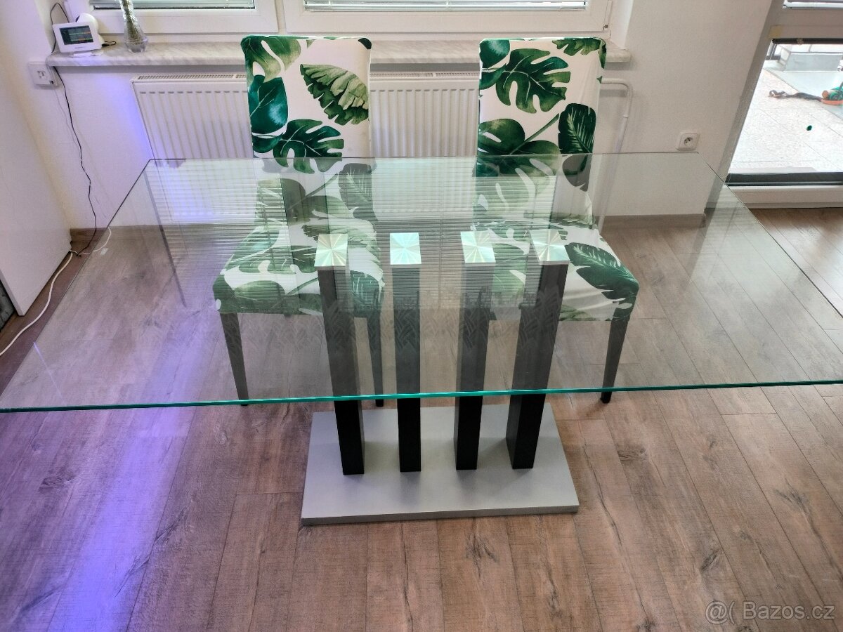 Skleněný jídelní stůl - 8