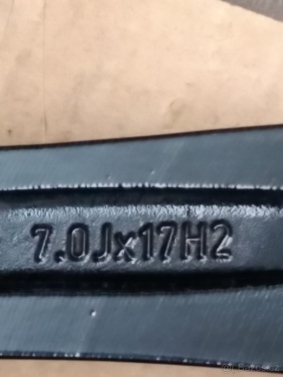 Zimní komplet R17 5x114,3mm - 8