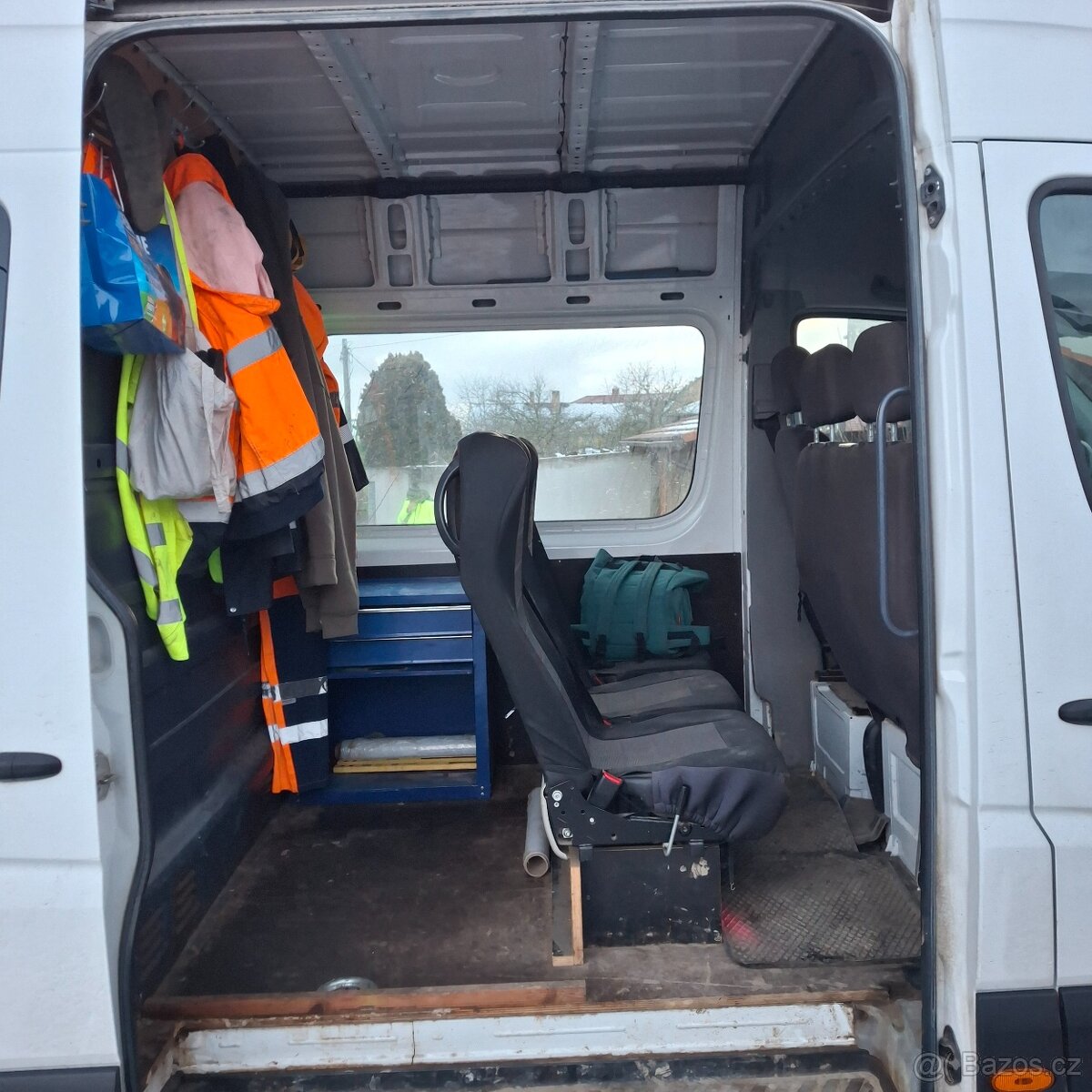 PRODÁM VW CRAFTER 6-místný - 8