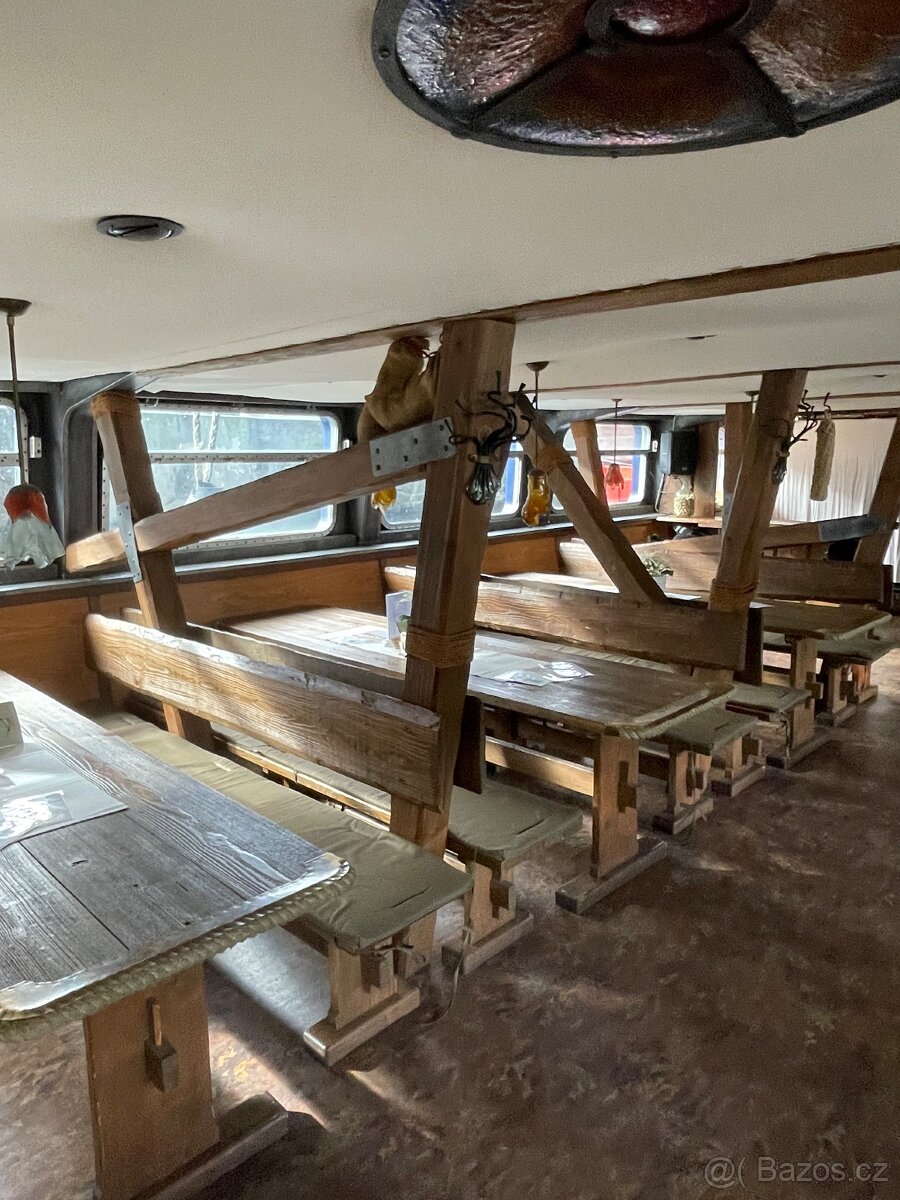 Masivní stoly s lavicemi - 8