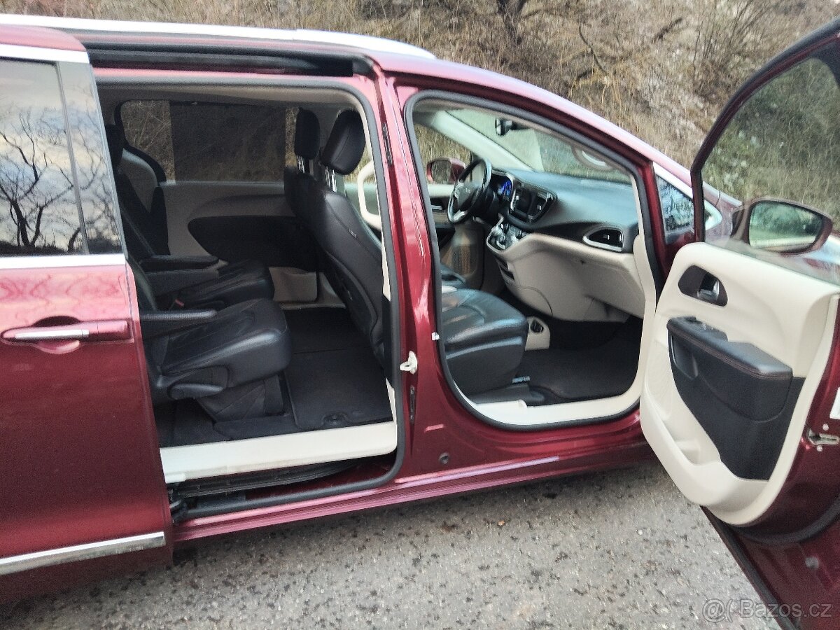 Chrysler Pacifica - 8