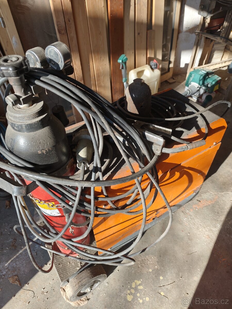 Prodám CO 2 svářečku LORCH - 8