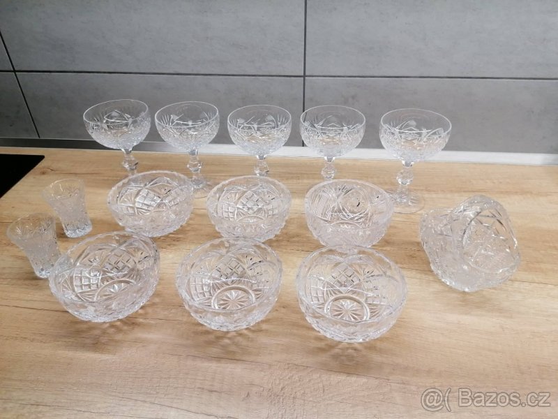 Nádobí: Sklo broušené, ozdobné, keramika, pánve, misky/54 ks - 8